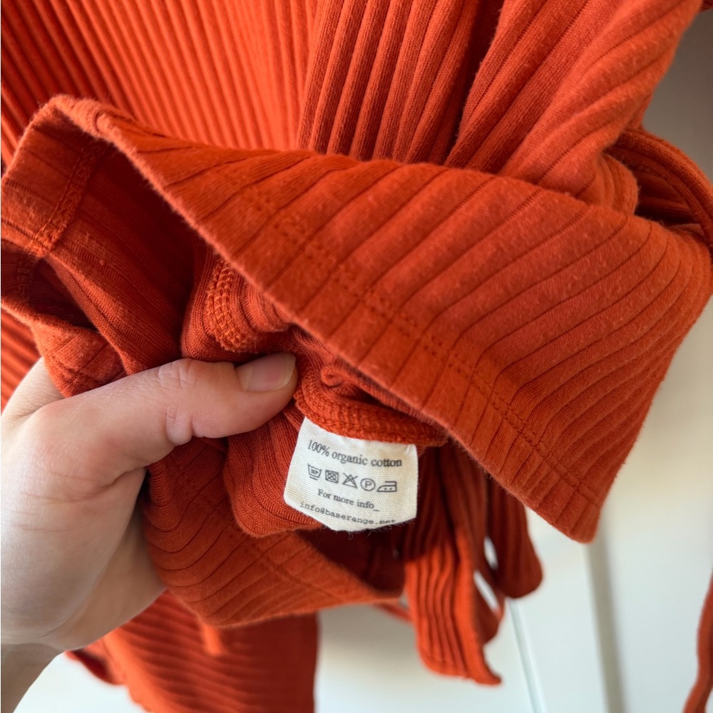 Baserange: Orange Ribbed Top - Picture 3 of 4